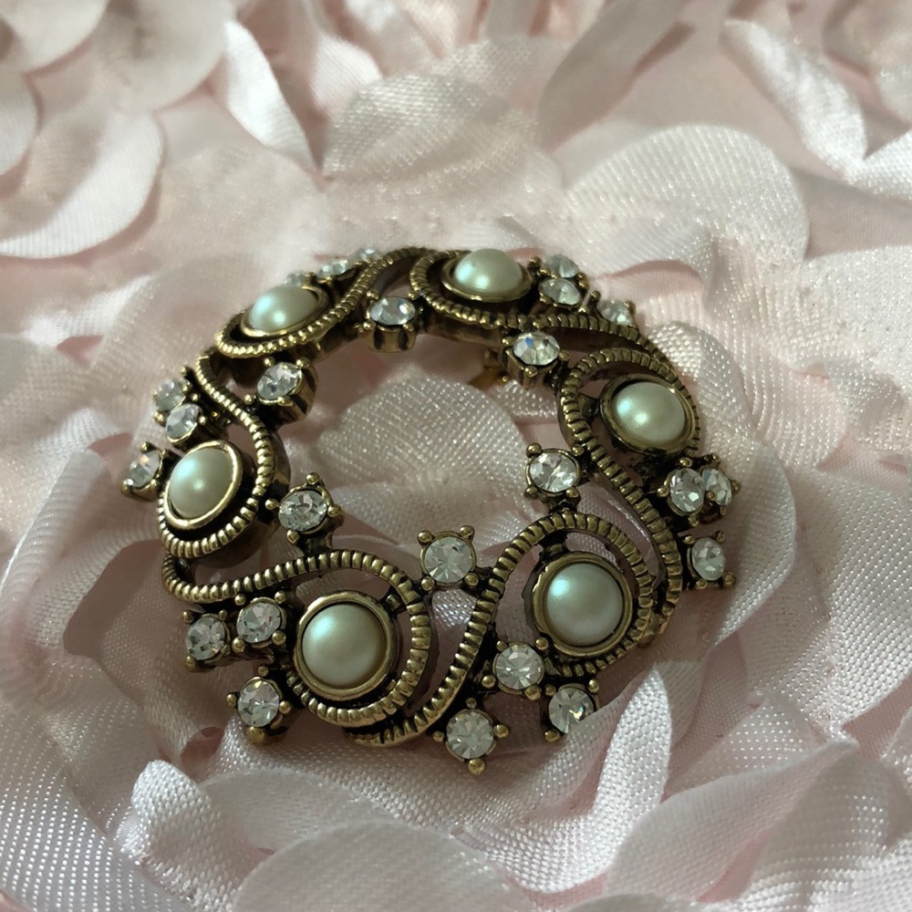 Vintage Signed Monet Faux Pearls Rhinestone Brooch - Picture 1 of 3
